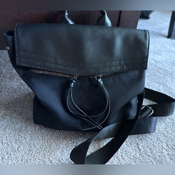 Botkier New York Black Nylon Trigger Medium Backpack w Adjustable Straps - Picture 2 of 15